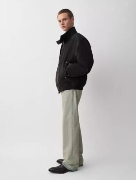 02 Relaxed Straight Jeans