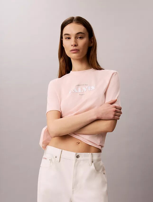 Bold Logo Graphic Classic T-Shirt Bold Logo Graphic Classic T-Shirt