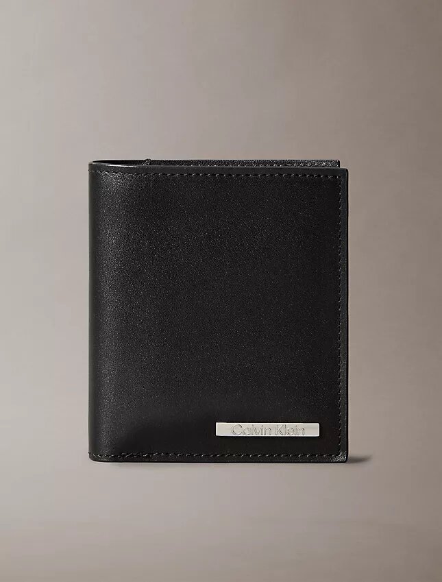 Leather Logo Plaque Slim Bifold Wallet Leather Logo Plaque Slim Bifold Wallet