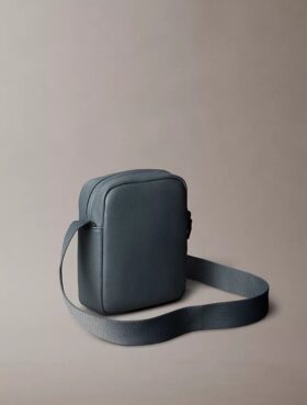 Pebbled Reporter Bag