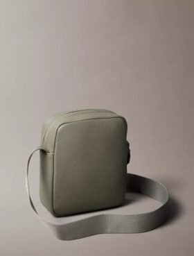 Pebbled Reporter Bag